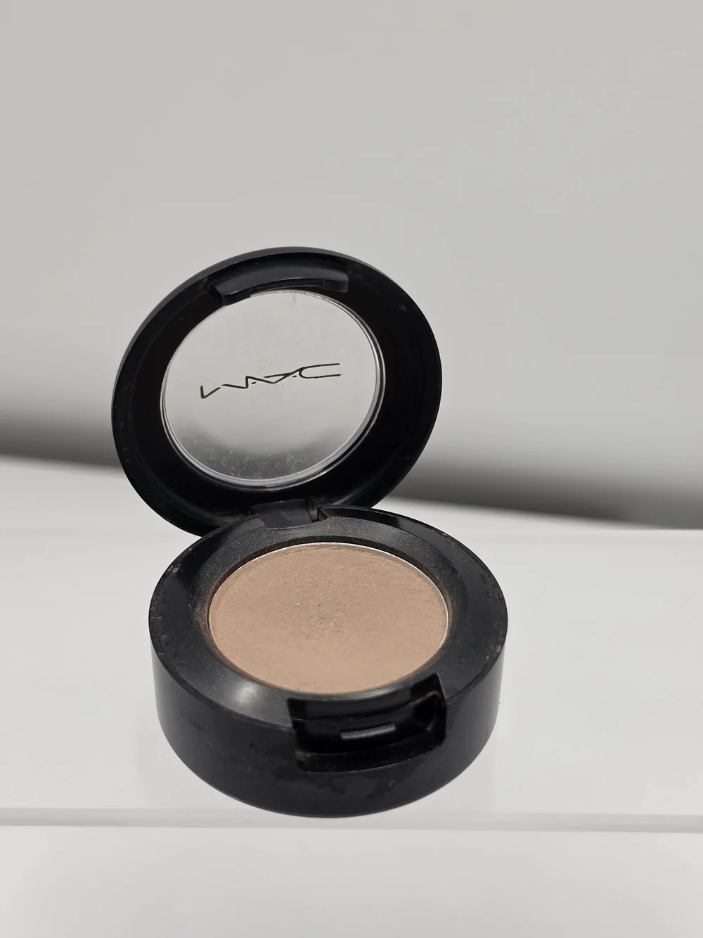 LIMITED EDITION MAC Eyeshadow Single- 